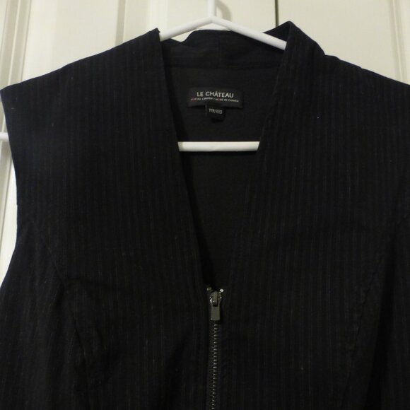 LE CHATEAU black pinstripe zip up peplum top - Picture 4 of 10